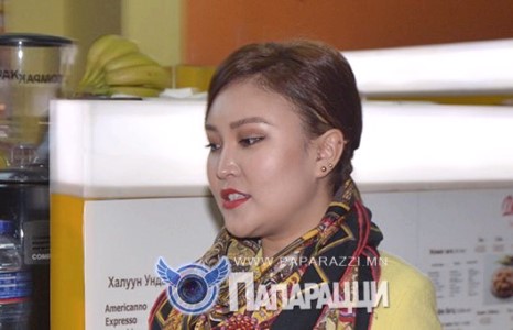 Сайхан харагдаж байнаа бүсгүй минь