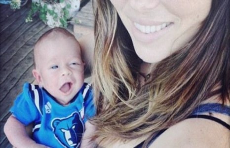 Жастин хүүгийнхээ анхны зургийг нийтэллээ