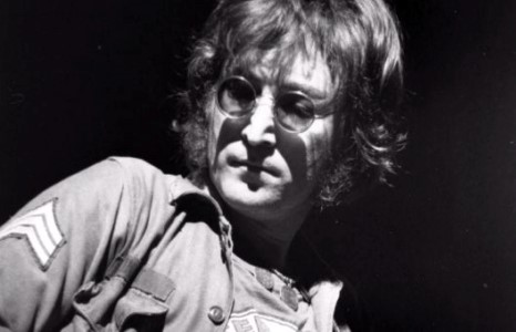 Ливерпуль даяар Жон Ленноны 75 насны ойг тэмдэглэнэ