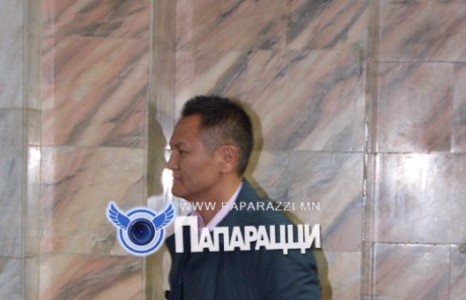 ”Хас”-ын Ч.Ганхуяг банкныхаа бүсгүйчүүдтэй ”амрагийн” холбоогүй гэдгээ батална