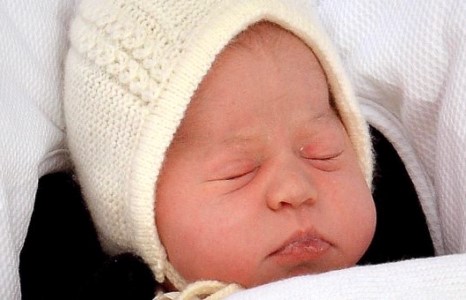 Шинэхэн гүнж төрөөд хэдхэн цагийн дараа ард түмэнтэйгээ мэндчилэв