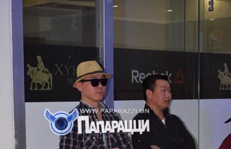 Хөтлөгч-Жүжигчин- Кино шүүмжлэгч