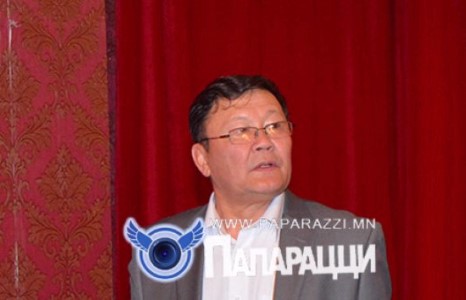 Тайз,дэлгэцийн урлагийг нуруундаа үүрч яваа жүжигчин