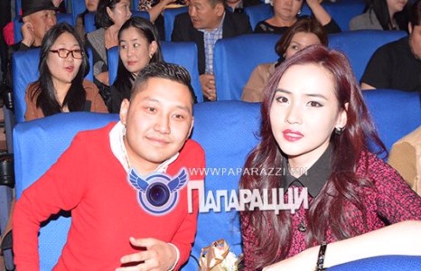 Эхнэрийнхээ мэргэжлийг ойлгож, нүцгэлэлт бүрийг нь тэвчдэг сайн нөхөр...