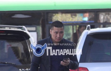 Аав болж, охидын хараанаас бултсан Эби