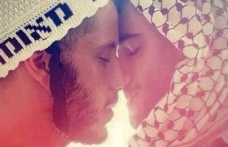 Мадонна ганц зураг тавиад л еврейчүүд, лалынхныг хэрэлдүүлчихлээ