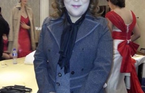 Жүжигчин Б.Навчаа “эмэгтэйлэг болох гэж хичээж явна”