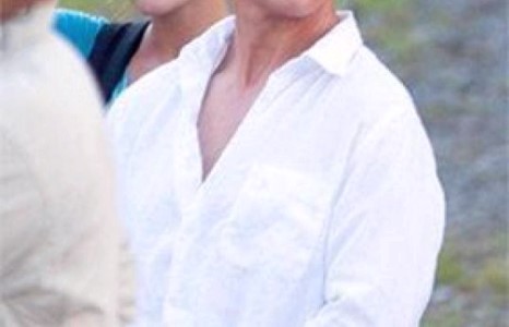 Том Крузын шинэ найз бүсгүй экс эхнэртэй нь төстэй