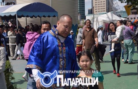 Дээгийг зөөллөсөн амин хайртай Зөөлөнсий охин