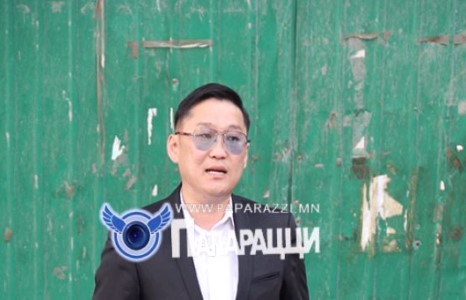 Жүжигчин Адъяа хүүхнүүдийг хулхиддаг гэнэ үү?