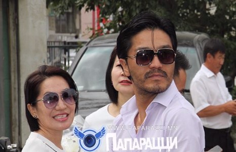 Жүжигчин Мягмарын гэргий анх удаа