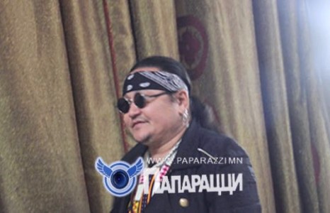 Би чинь хар азарга шүү дээ