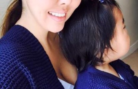 Дуучин Нара хүүтэйгээ баяраар