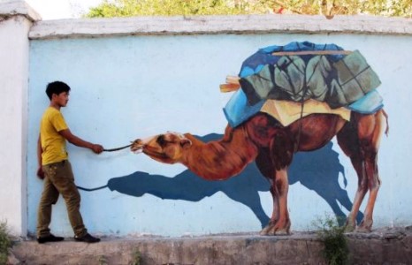 Хотын өнгө үзэмжинд сөргөөр нөлөөлөхүйц хана талбайг зургаар чимжээ