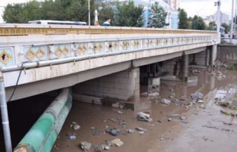 70 саяын үнэтэй алдарт усан хөшиг чинь эвдэрчихлээ Э.Бат-Үүл даргаа