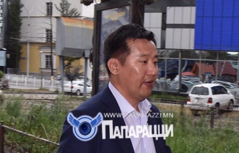 Хурдан морь, сайхан эхнэр хоёроосоо гар татдаггүй Ганбаа