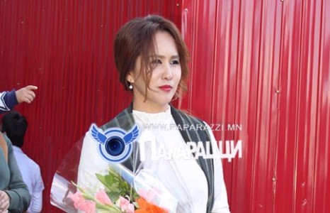 Хамгийн баян залуу жүжигчин л гэнэ шүү