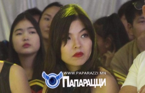 Дуучин Номинжин үслэг эдлэл хэзээ ч өмсөхгүй