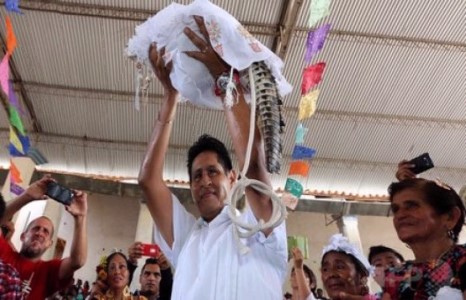 Тосгоны захирагч матартай гэрлэв