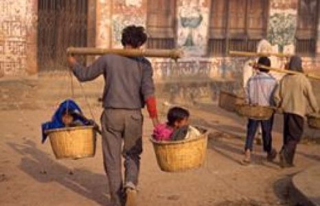 Балбад хүүхдээр тахил өргөжээ