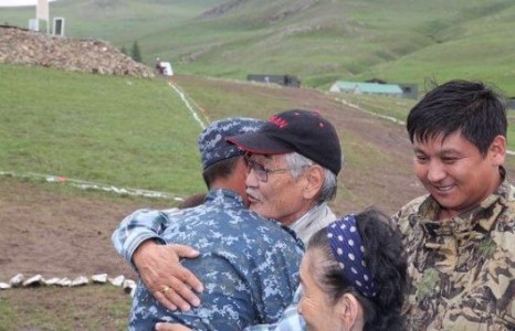 Ардын жүжигчин П.Цэрэндагва ач хүүгээ эргэв