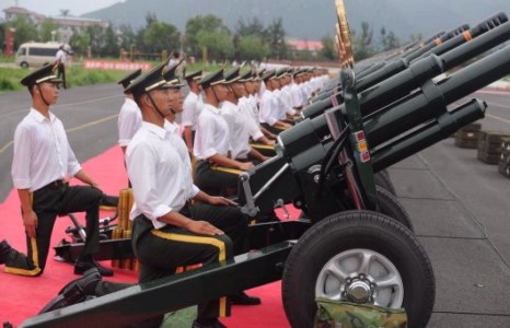 Хятадууд цэргийн парадынхаа үеэр шинэ зэвсгүүдээ харуулна