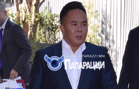 ДАНШИГИЙН АРСЛАНГ ЖҮЖИГЧИН ЦООМОО ГЭРТЭЭ УРЬЖ ХАМТДАА БАЯРЫГ НЬ ТЭМДЭГЛЭЖЭЭ