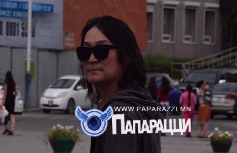 “Нисванис” Амгаа ном бичиж байна