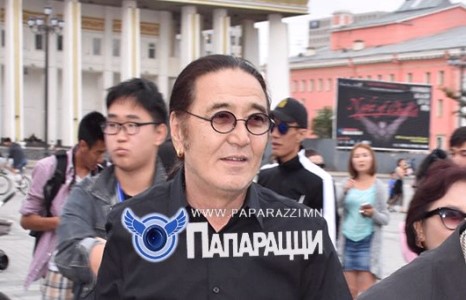 ”Харанга” хамтлагийн гитарчин УГЖ Энхманлай бөөгөөр тодорч, онгодоо хүлээн авлаа