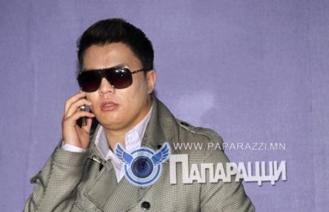 Халтуур хийж 3 өрөө байртай болсон дуучин A Cool хаана ажилдаг вэ?