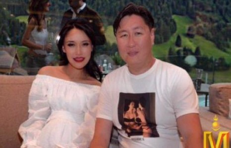 Нүцгэн бүсгүйгээр гоёдог эрхэм гишүүн хэн бэ