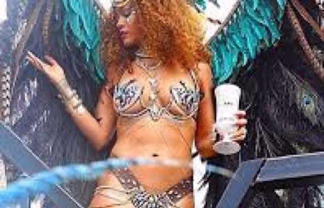 Рианна багт наадмын хатан хаан болжээ