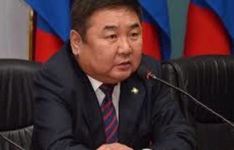 Э.Бат-Үүлтэй уралцаад хол явах уу?