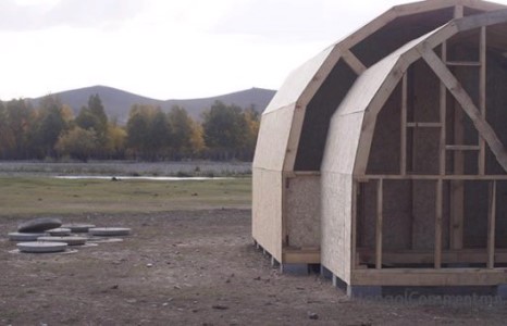 “MCS”-ийнхэн Туул голын хажууд “00” барьж байна