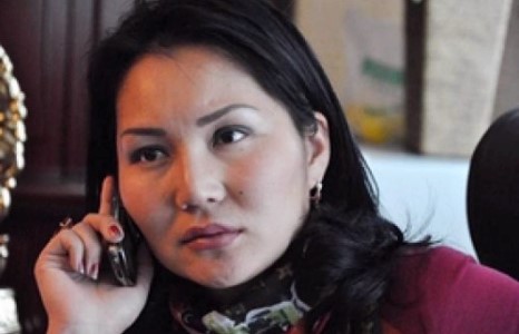 Дуучин Т.Баясгалангийн хагалгаа хийлгээгүй “ориг төрхтэй” үеийн зургууд