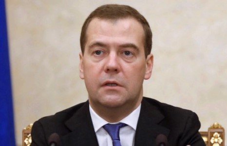 Дмитрий Медведев 2.5 саяас дээш үнэтэй машин унахыг хориглолоо