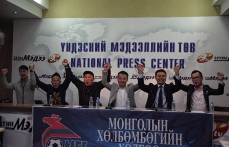 Олны танил эрхэмүүд хөлбөмбөгийн фен клуб байгууллаа