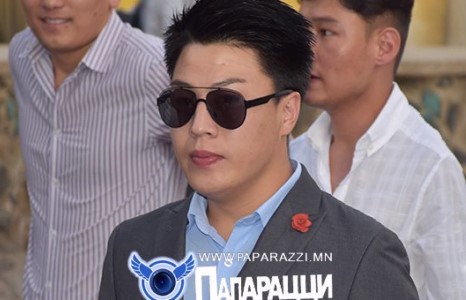 Дуучин Гэрэлчулуун насны ханиа олонд зарлав