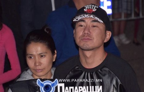 Дижитал хамтлагийн дуучин Мөнгөөнөө эхнэрийн хамтаар