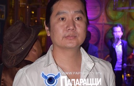 Дуучин Байдрагийг үс нь чимдэг