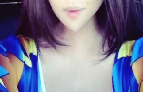 Дуучин Ану төрсөн дүүтэйгээ хамт тураах цай зарж байна 