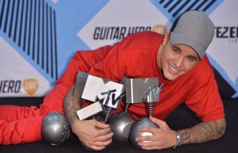 Жастин Биебэр “MTV EMA’s-2015”-аас 5 номинацийн эзэн болжээ