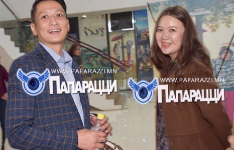 “Жонон” хамтлагийн хуурч бүсгүй