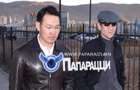 Н.Энхбаяр хүүтэйгээ салхилав