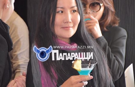 Ариунаа Сүри загварын шоугаа дэлгэнэ