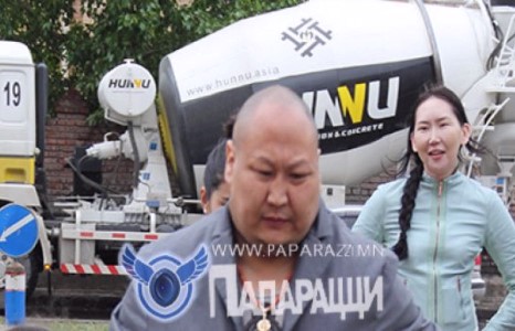 Дуучин Т.Дэлгэрмөрөнгийн гэргий бурхан болжээ