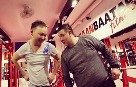 Ганаа Мээдээ нар жин хасах бооцоо тавьжээ