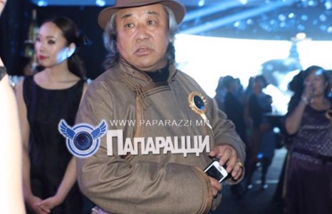 Со гавьяат загварын шоуг тольдов