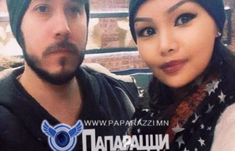 Хөтлөгч Б.Халиун гадаад залуутай