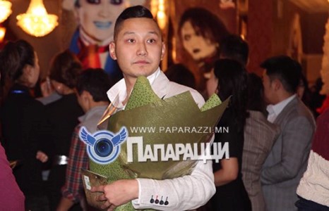 О.Дөлгөөний нөхөр гэргийгээрээ бахархав